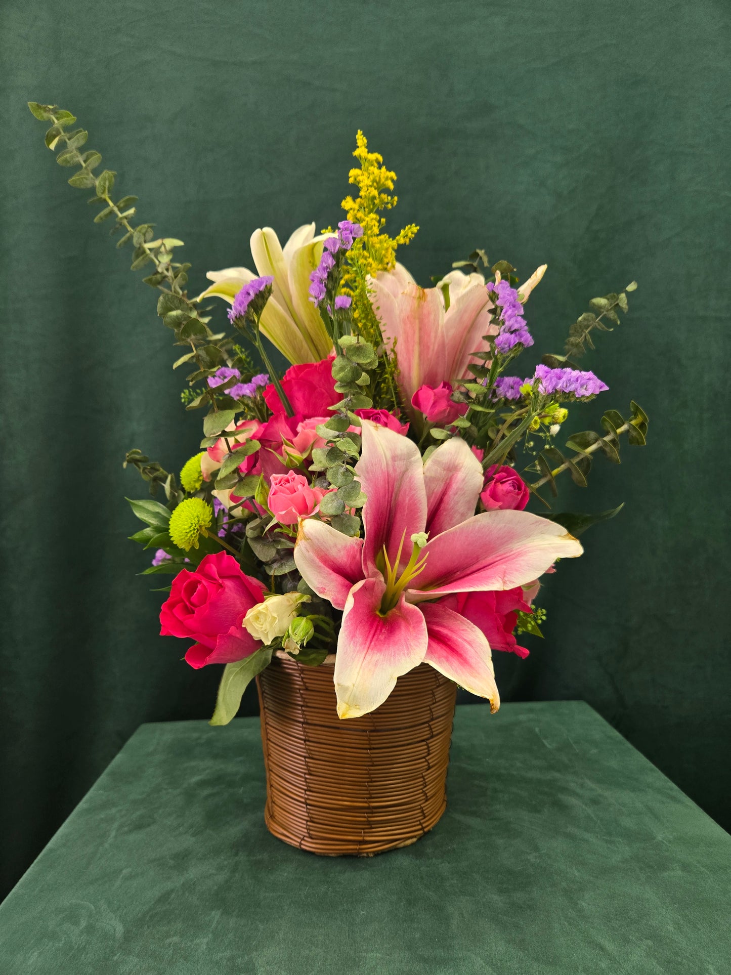 Round basket arrangement