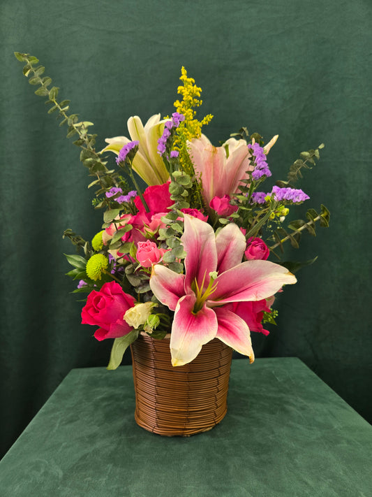 Round basket arrangement